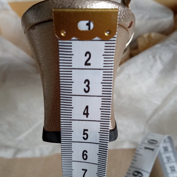 VINTAGE GOLD LAMÉ & SEQUIN SHOE - Picture 12 of 14